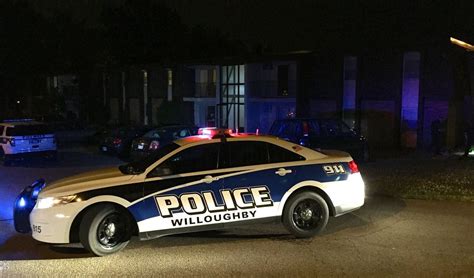 Shooting at apartment complex wounds 1